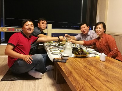 Dans 2015, Des clients coréens sont venus visiter l'usine Huawei